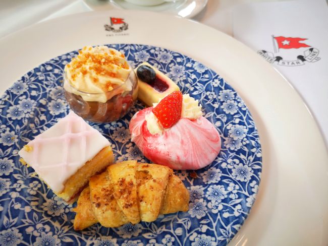 Beautiful Cakes and RMS Titanic Replica Crockery